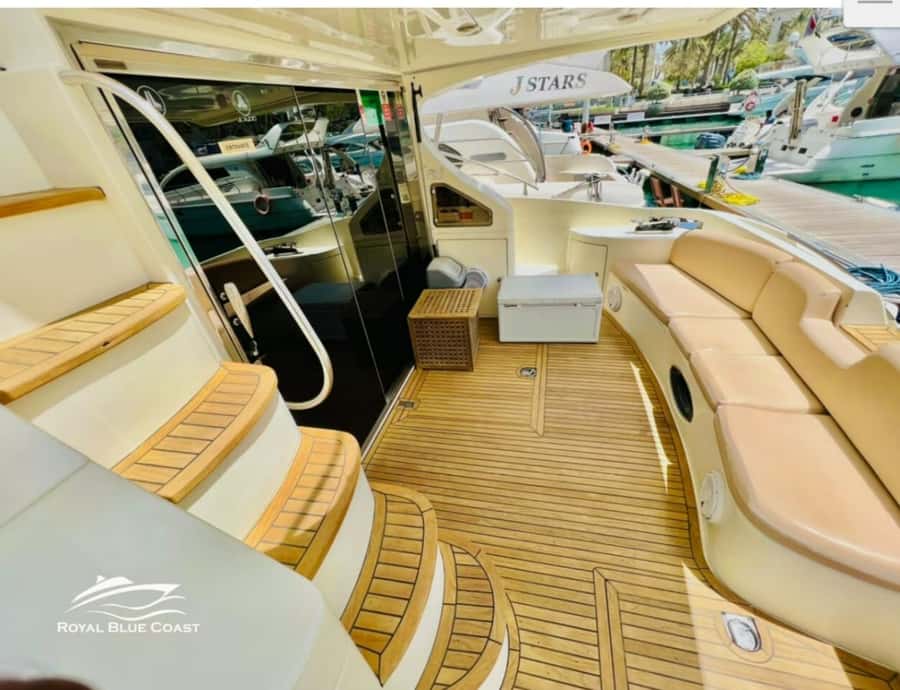 Dubai: Private Yacht Tour 50 feet - Leaving Dubai Marina on a private yacht