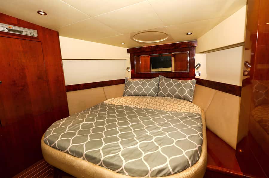 Dubai: Private Yacht Tour Experience with Soft Drinks - Food, drinks, and the practical rules