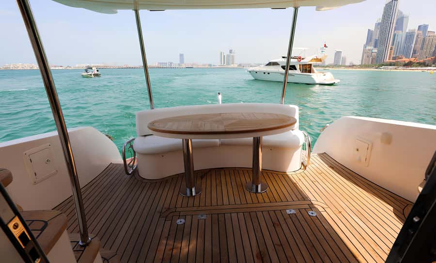 Dubai: Private Yacht Tour Experience with Soft Drinks - Who should book this yacht trip?