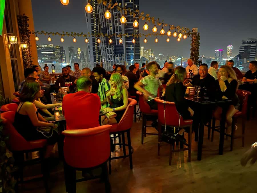 Dubai: Pub Crawl Nightlife Tour - A Saturday night that removes the guesswork