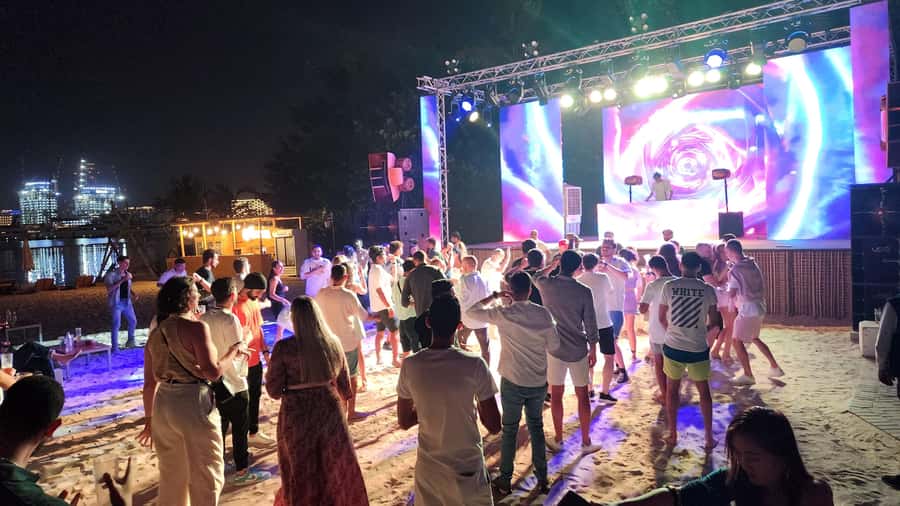 Dubai: Pub Crawl Nightlife Tour - Timing, the final club, and the late finish