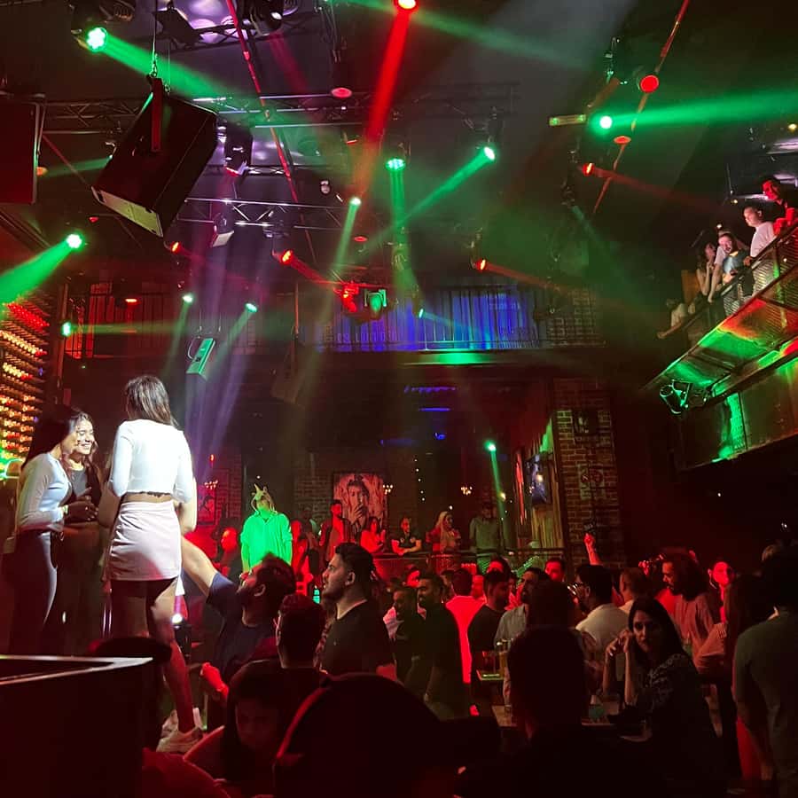 Dubai: Pub Crawl Nightlife Tour - What the $63 price really covers
