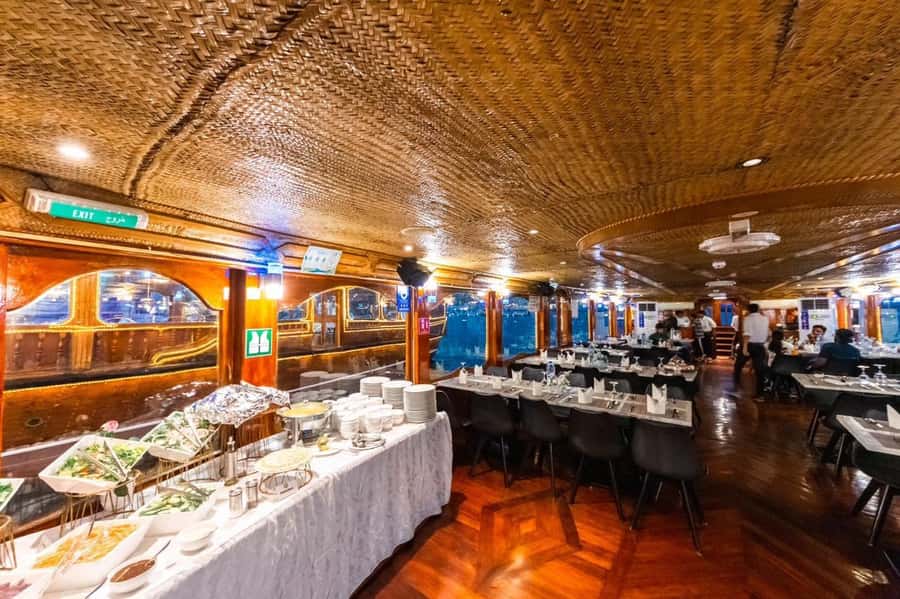 Dubai: Scenic Dhow Cruise with Buffet Dinner and Live Shows - Why Dubai Creek is the right setting for this cruise