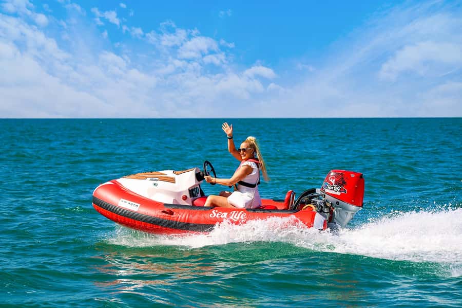 Dubai: Self-Drive Boat Experience for 1 or 2 People - Palm Jumeirah and the changing pace of the ride