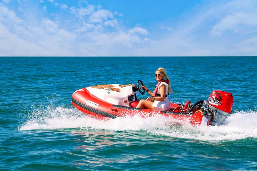 Dubai: Self-Drive Boat Experience for 1 or 2 People - How fast does it really feel?