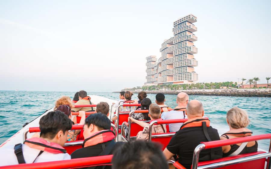 Dubai: Sightseeing Speedboat Tour with Live Tour Guide - Who should book this boat ride?