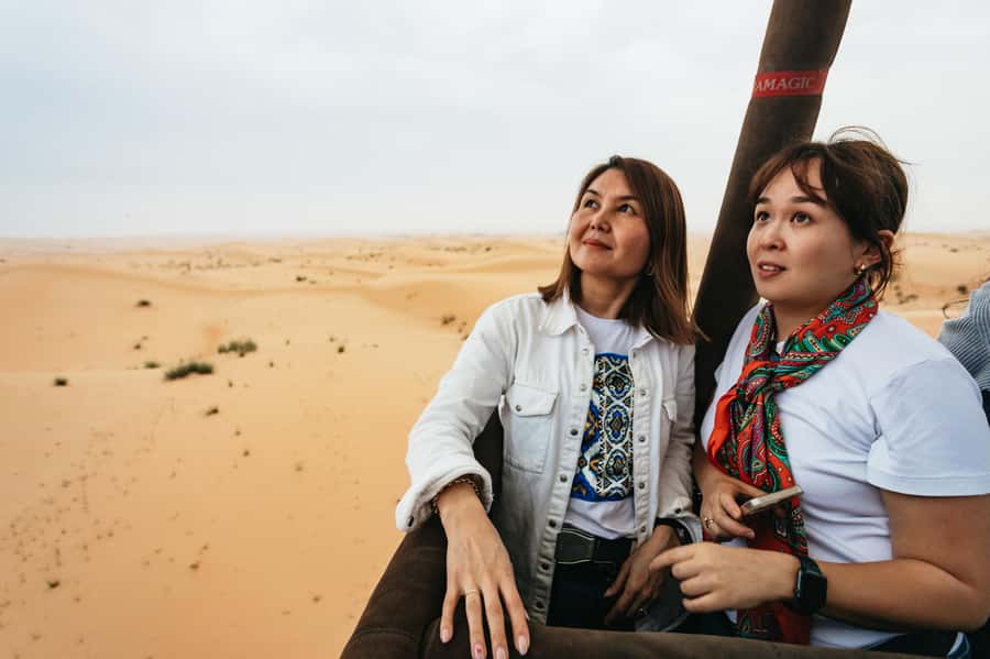 Dubai: Sunrise Balloon Flight with Camel Ride & Breakfast - Breakfast at the Bedouin camp