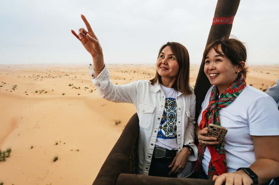 Dubai: Sunrise Hot Air Balloon Tour Over the Desert - Key points to know before booking