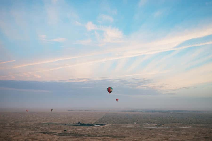 Dubai: Sunrise Hot Air Balloon Tour Over the Desert - The 40 to 70-minute flight over the dunes