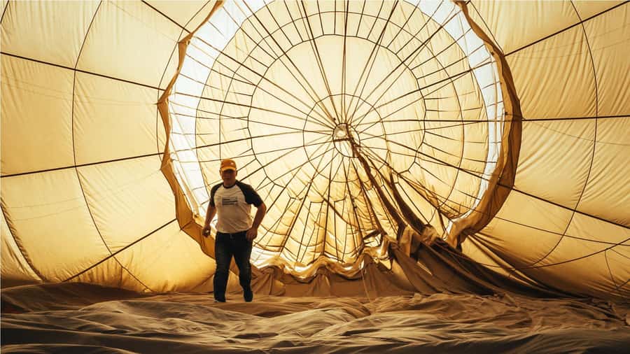 Dubai: Sunrise Hot Air Balloon Tour with E-Certificate - Group size, comfort, and the pilot