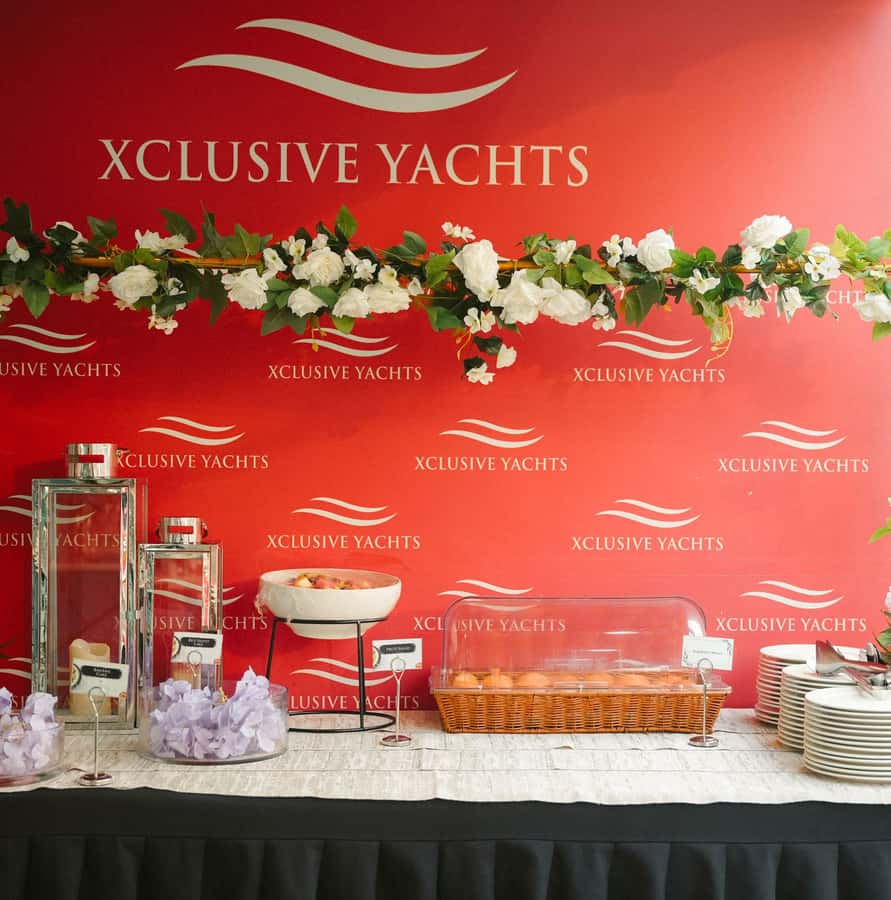Dubai: Sunset or Dinner Cruise with Live Music & Open Bar - Live music and the atmosphere on board