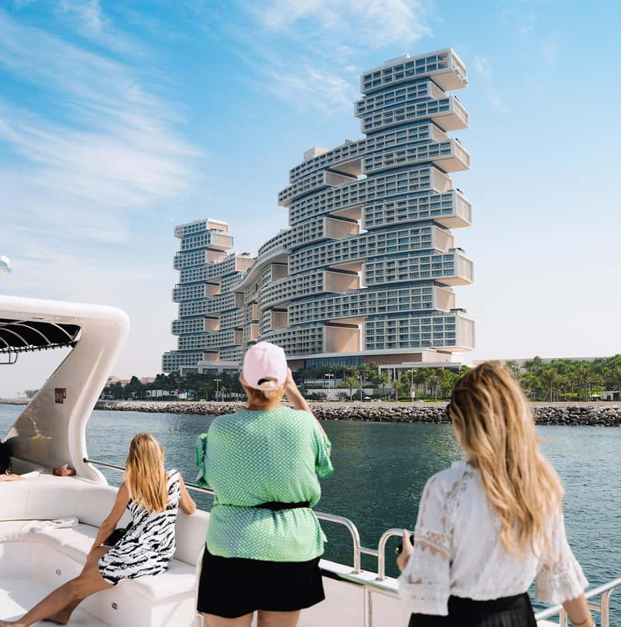 Dubai: Superyacht Experience with Live Music & Drinks - Drinks, bars and what all-inclusive means here
