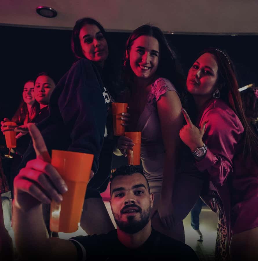 Dubai: Superyacht Experience with Party & Live DJ - Key points at a glance