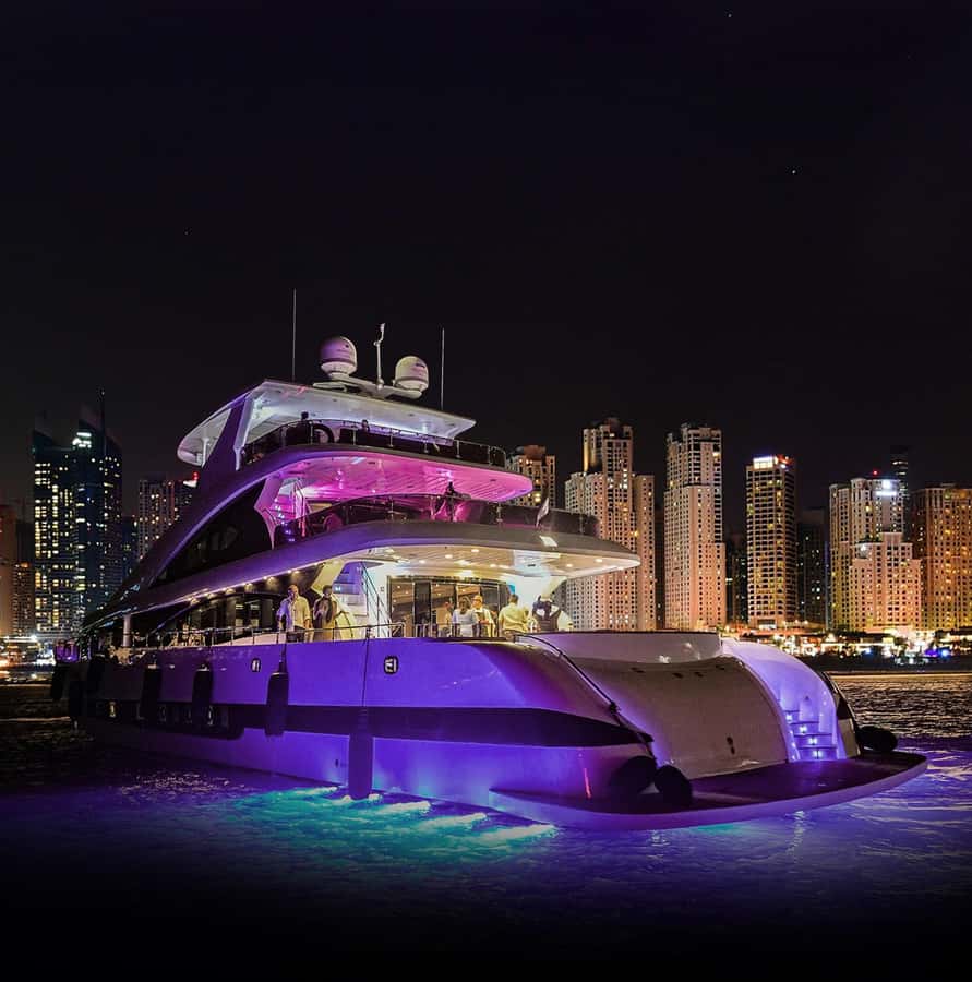 Dubai: Superyacht Experience with Party & Live DJ - Boarding at Dubai Harbour around 8:30 PM