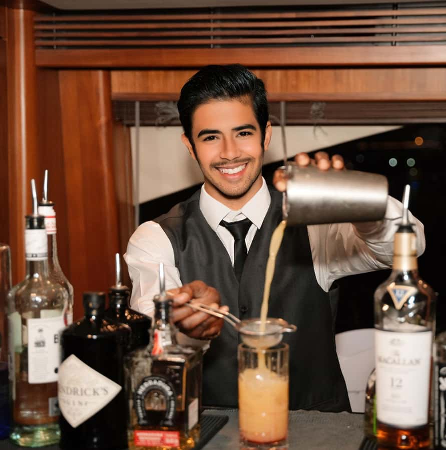 Dubai: Superyacht Experience with Party & Live DJ - Atlantis, weather, and the sightseeing promise