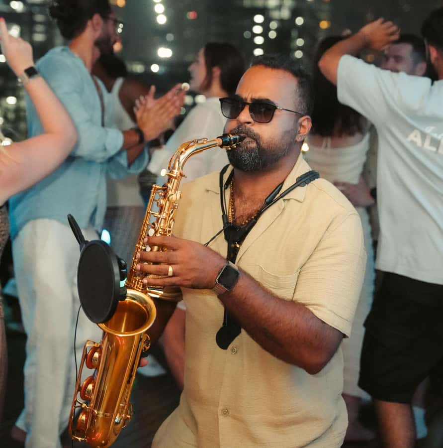Dubai: Superyacht Experience with Party & Live DJ - Dinner, pasta, and the included drinks
