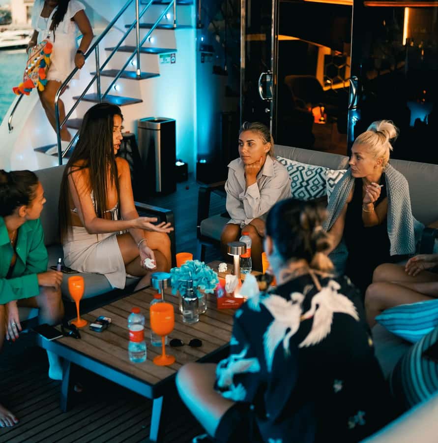 Dubai: Superyacht Experience with Party & Live DJ - The DJ, dancing, and different moods on board