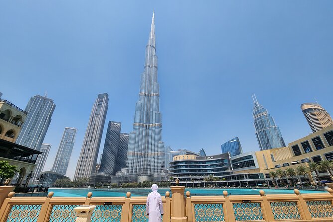 Dubai Top Ten Must-see Sights with Burj Khalifa and Transfers - The Pointe and Palm Jumeirah: a strong opening view