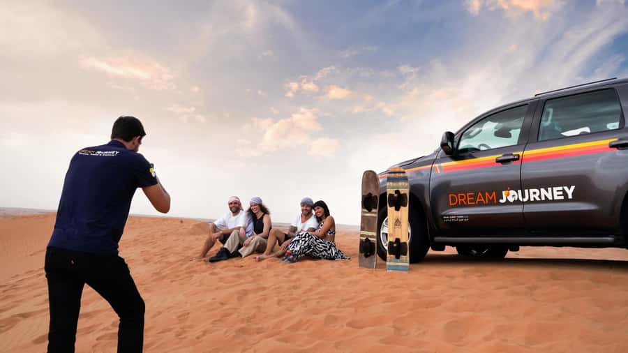 Dubai Waves & Dunes: Luxury Yacht Cruise w/ Red Dunes Safari - Sandboarding without a steep learning curve