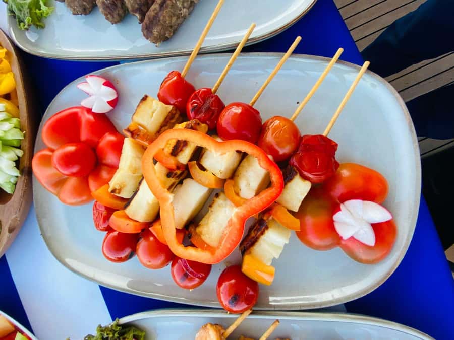 Dubai: Yacht Cruise with Swimming, Snorkeling and BBQ Lunch - BBQ lunch, fruit, muffins, and the drinks service