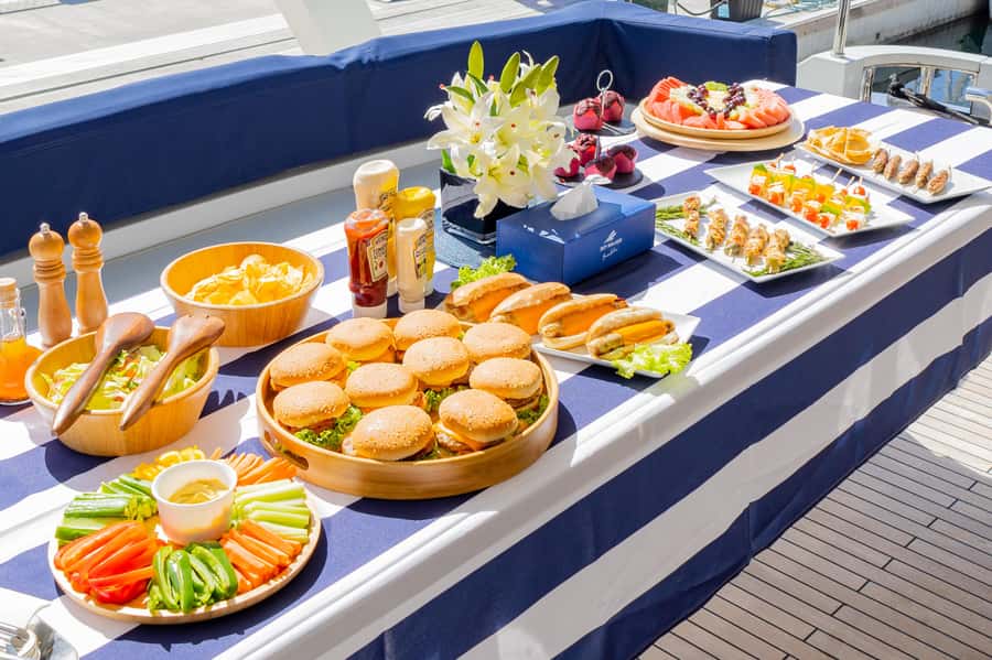 Dubai: Yacht Cruise with Swimming, Snorkeling and BBQ Lunch - Who will get the most from this Dubai cruise?