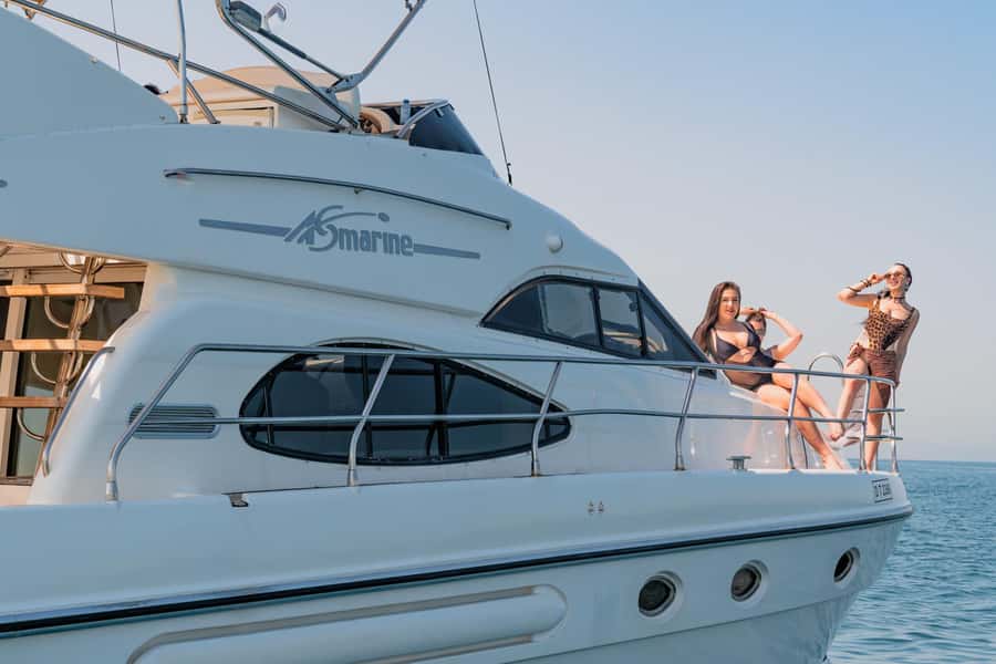 Dubai Yacht Tour - Boat Trip upto 12 guests Private event - Starting At Dubai Harbour, Not Dubai Marina