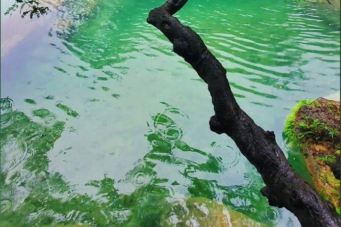 East Salalah Mountain Safari - Teeq Cave and Tawi Ateer make the middle of the day unusual