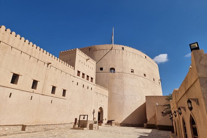 Enjoy the beauty of Fanja, Samail، Izki & Nizwa on a special trip - Izki brings you into an old mud-and-stone village