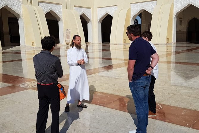 Explore The Best of Doha City Tour - A Quick Look at The Pearl-Qatar