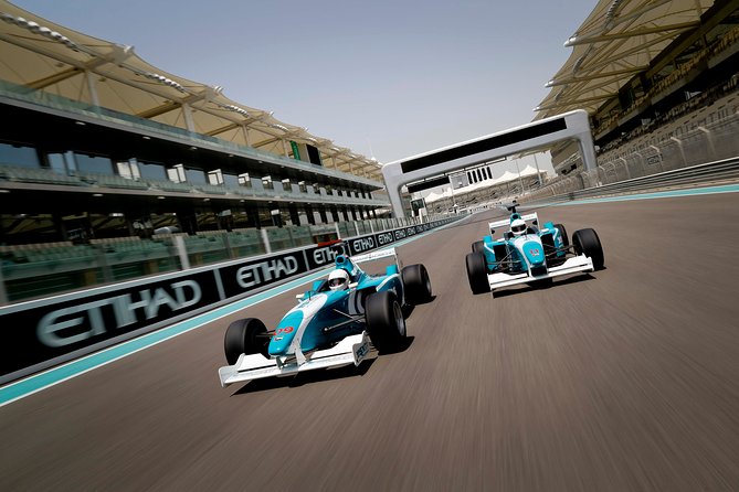Formula Yas 3000 Driving Experience _ Full - Taking the wheel of the 3000cc V6 Formula car