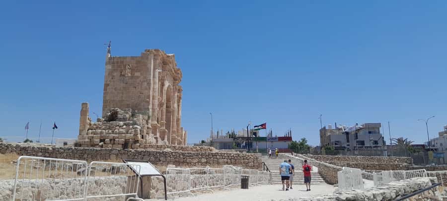 From Amman: Private Jerash, Ajloun Castle, and Umm Qais Tour - The private car is the real convenience