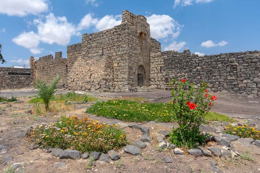 From Amman: Umayyad Desert Castles Tour with Transfer - Azraq’s black basalt fort