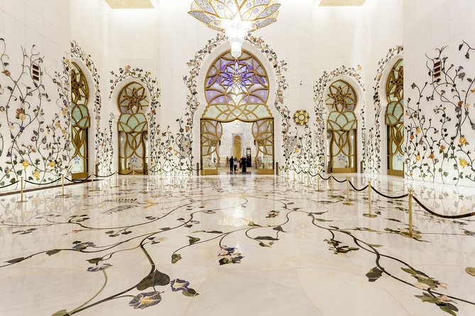 From Dubai: Abu Dhabi City Sightseeing & Sheikh Zayed Mosque - The guide can make the long day worthwhile