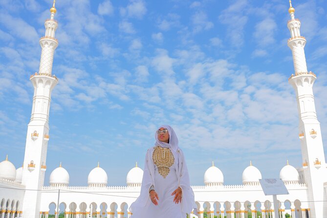 From Dubai: Abu Dhabi Day Tour with Grand Mosque & Louvre Museum - The guides make the difference