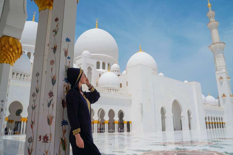 From Dubai: Abu Dhabi Grand Mosque & Louvre Museum Full-Day - Sheikh Zayed Grand Mosque: two hours of white marble and light