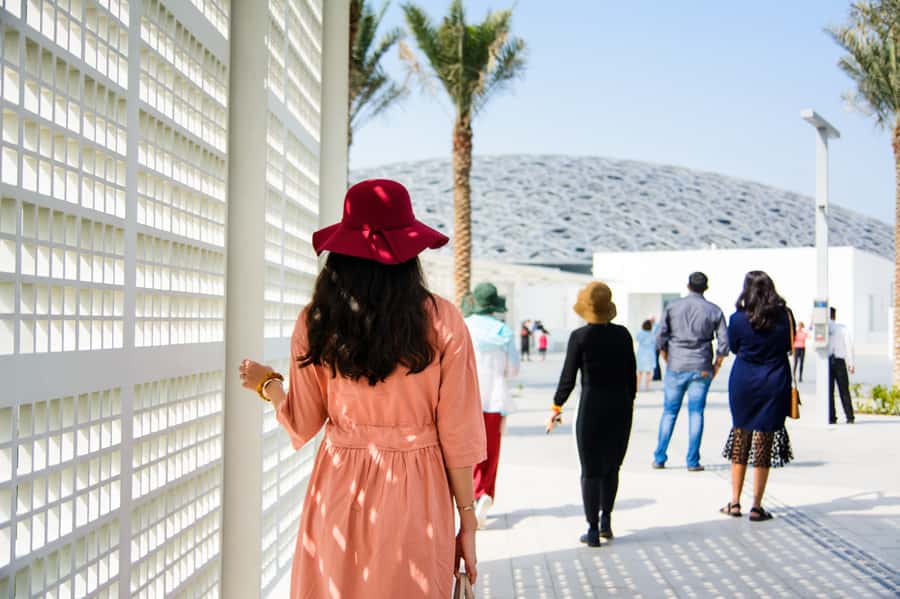 From Dubai: Abu Dhabi Grand Mosque & Louvre Museum Full-Day - The 30-minute lunch break
