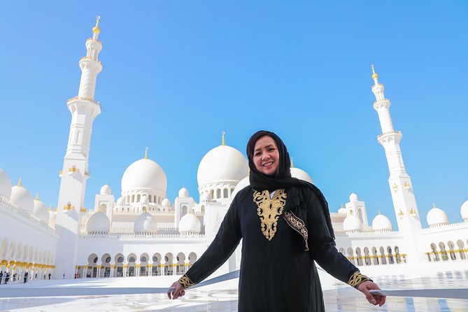 From Dubai To Abu Dhabi: Royal Palace, Grand Mosque &Etihad Tower - Pickup from Dubai and the long ride south