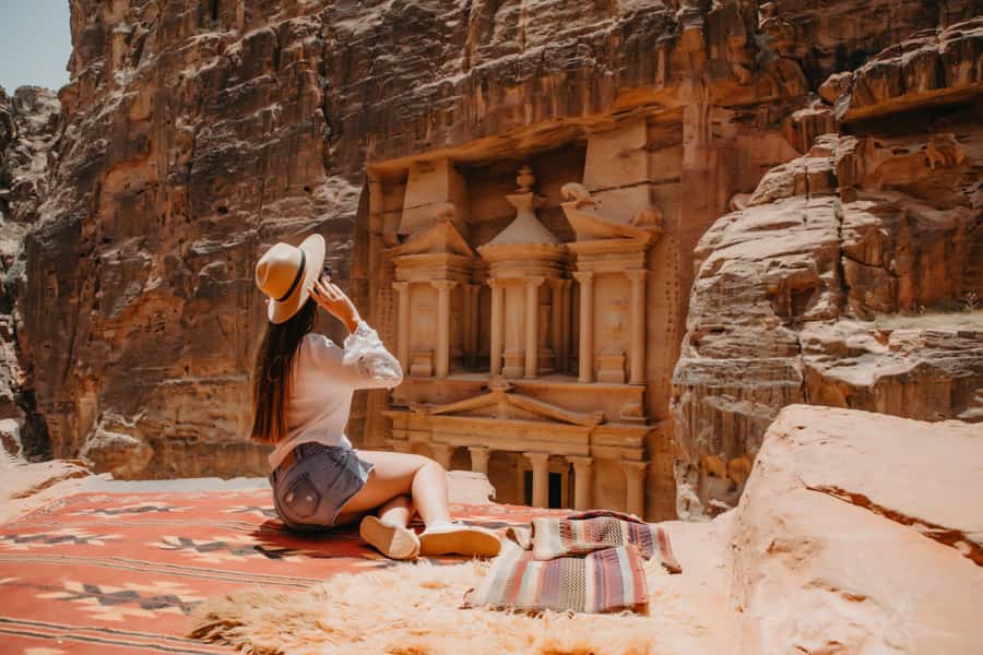 From Eilat: Petra Tour with Transfer and Lunch - Crossing from Eilat into Jordan