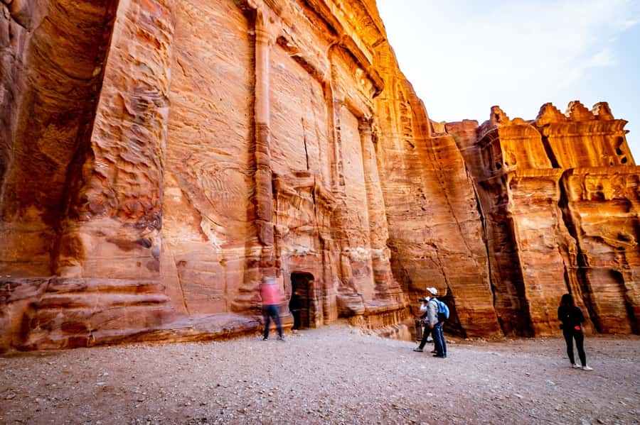 From Eilat: Petra Tour with Transfer and Lunch - What the 90-minute guided visit covers