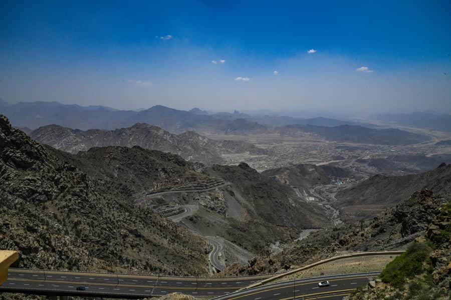 From Jeddah: Taif Exploration Tour with Lunch - Al Shafa offers old roads and mountain views