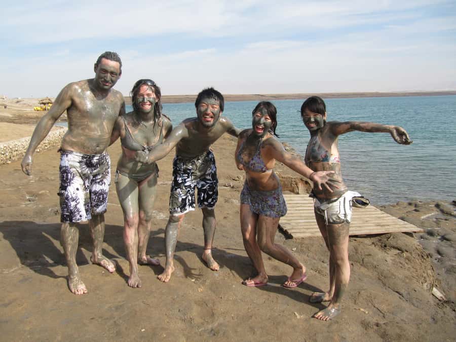 From Jerusalem: Dead Sea Chill Out Half-Day Trip - Trying the famous mineral mud