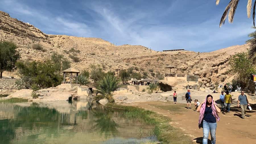 From Muscat: Guided Overnight Desert Camp Tour - Wadi Bani Khalid: a gentler second day