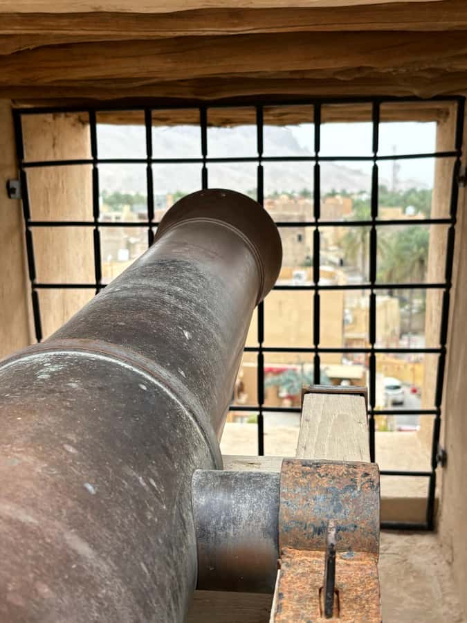 From Muscat: Nizwa and Jebel Shams Day Trip - Guides can make the long day much better