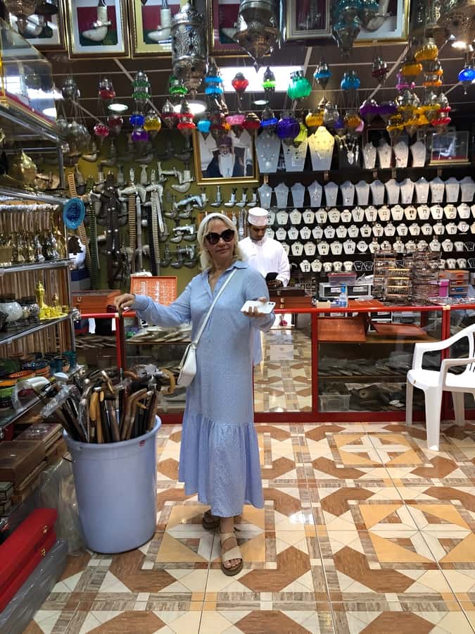 From Muscat: Nizwa and Oman's Historical Gems Tour - Guides, vehicles, and the human side of the day