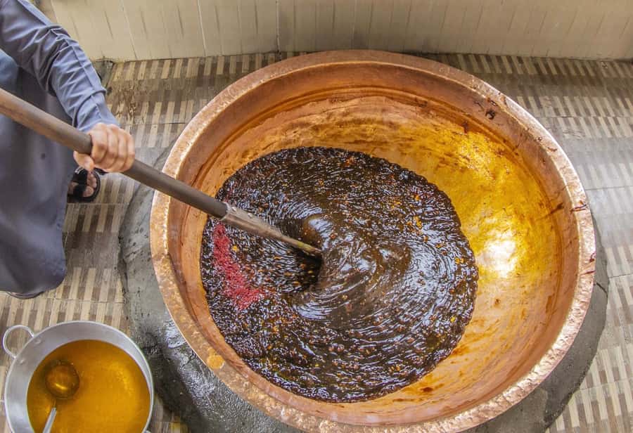 From Muscat: Private Nizwa and Jabel Akhdar-Shams with Lunch - Nizwa Souq is best before the day gets busy