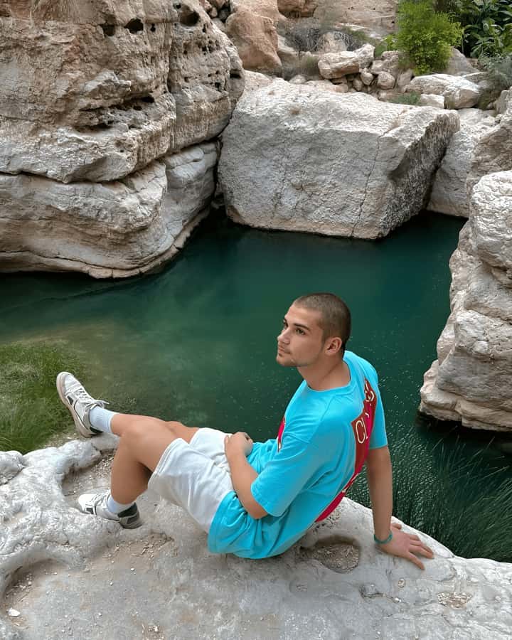 From Muscat: Wadi Shab & Bimmah Sinkhole Full-Day Tour - How the guides shape the experience