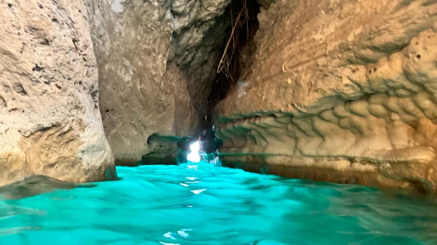 From Muscat: Wadi Shab & Bimmah Sinkhole Full-Day Tour - Who should book this trip