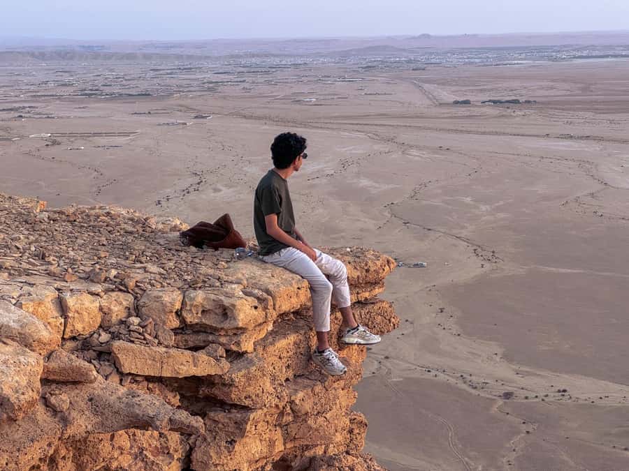 From Riyadh: Edge of the World and Darb Al-Manjoor Adventure - Meeting at Thaghr Plaza and setting out