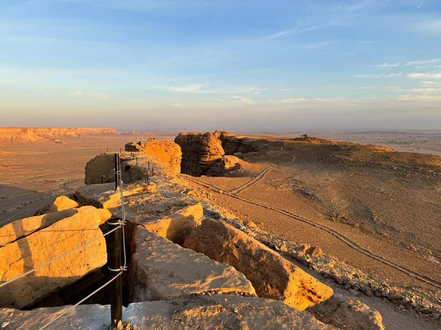 From Riyadh: Edge of the World and Darb Al-Manjoor Adventure - Reaching the cliff edge safely