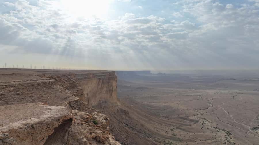 From Riyadh: Edge of the World and Darb Al-Manjoor Adventure - Sunset, photographs, and the drone bonus